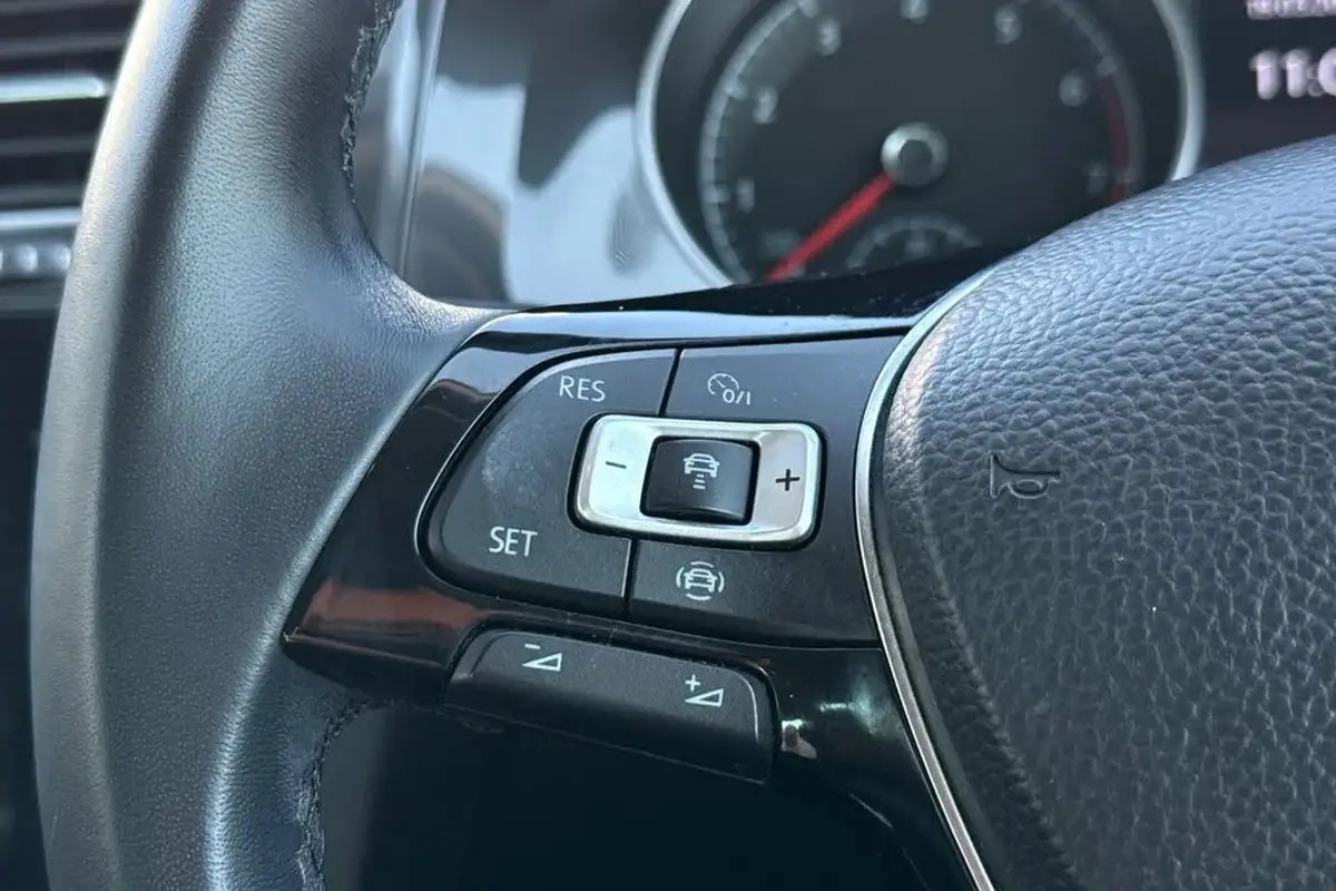 2019-volkswagen-golf-15-tsi-match-130ps-hatchback-5d-big-35
