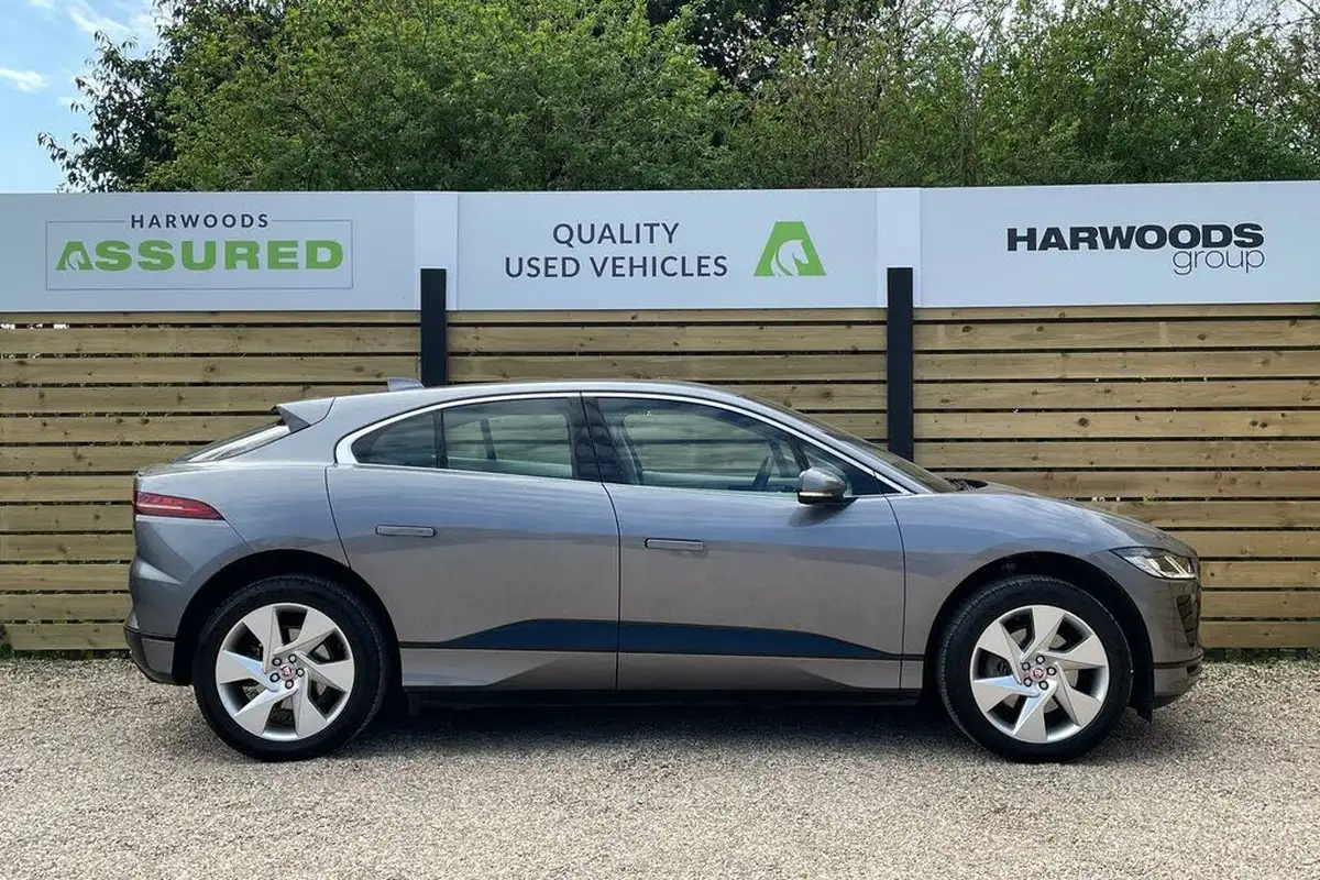 2022-jaguar-i-pace-ev400-se-big-1