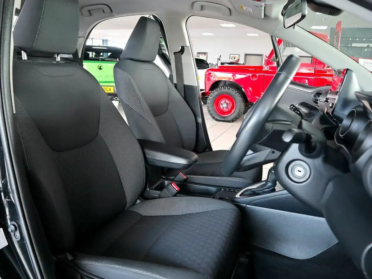 2021-toyota-yaris-15-vvt-i-design-big-17