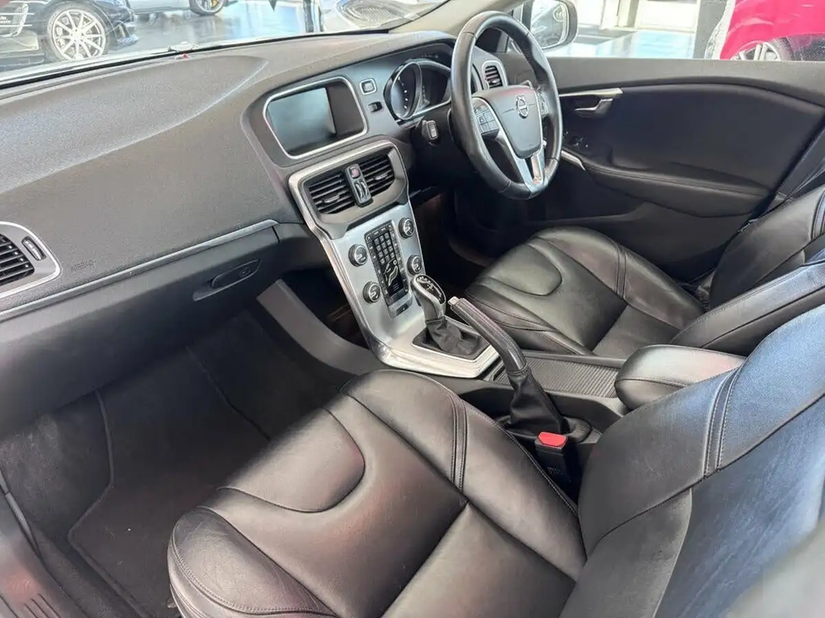 2016-volvo-v40-20td-d4-inscription-geartronic-big-23
