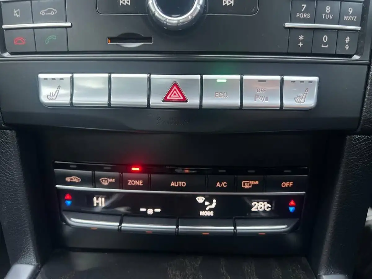 2015-mercedes-benz-e-class-21cdi-e220-se-saloon-4d-big-36