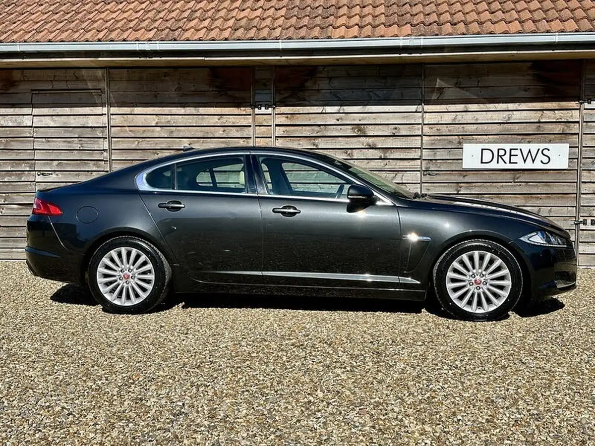 2015-jaguar-xf-22td-luxury-200ps-saloon-4d-big-5