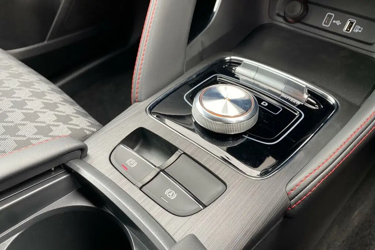2025-mg-zs-suv-e-se-ev-156ps-long-range-big-28