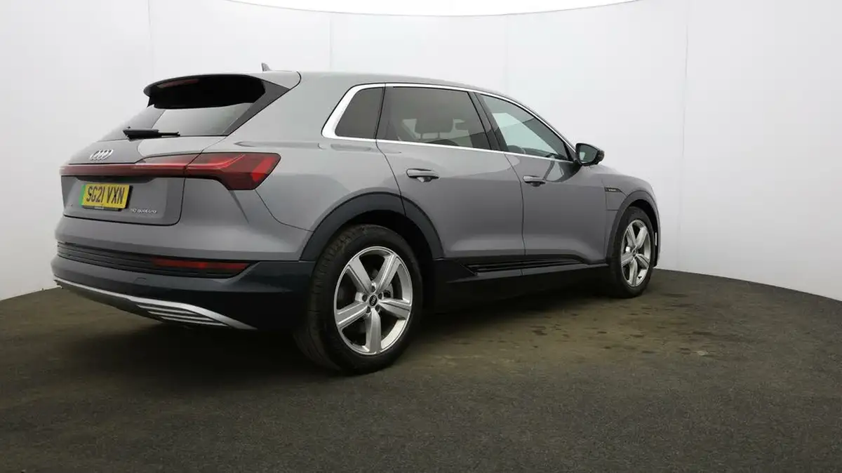 2021-audi-e-tron-50e-technik-station-wagon-big-52