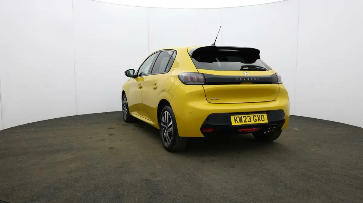 2023-peugeot-208-12-puretech-allure-premium-130ps-eat8-big-30
