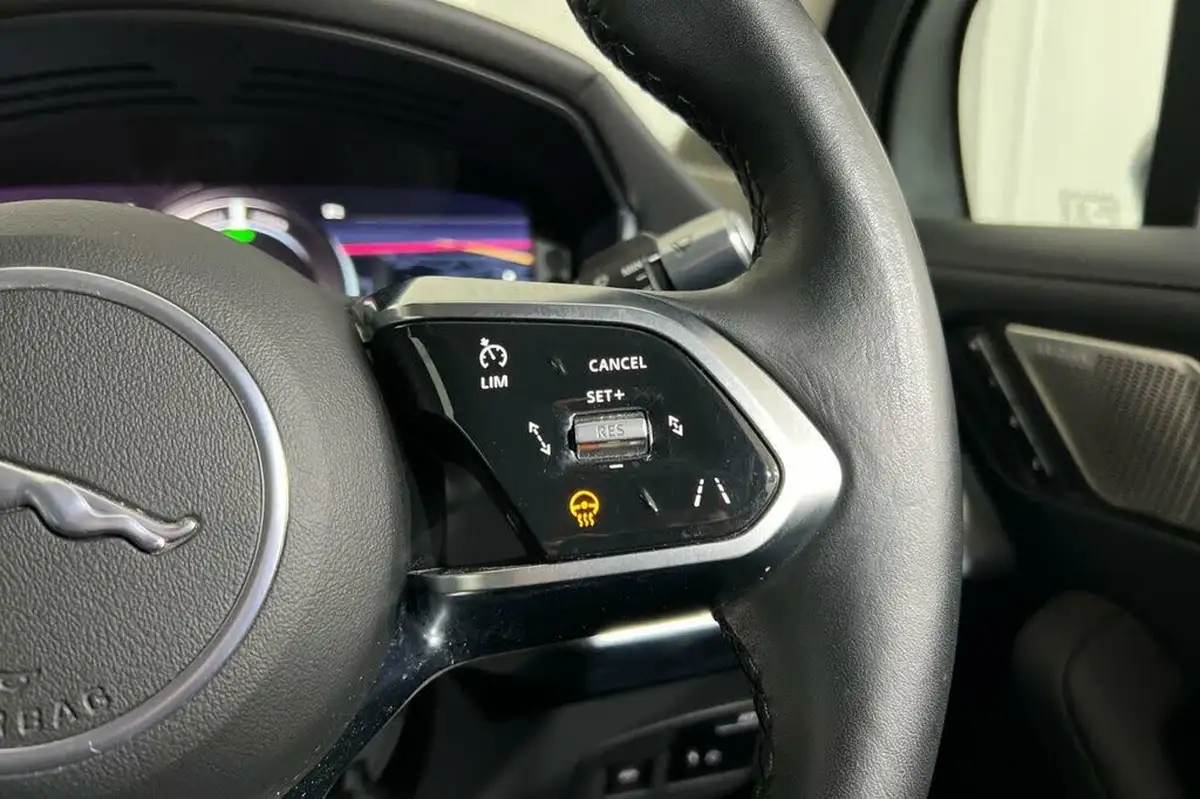 2019-jaguar-i-pace-ev400-se-big-26