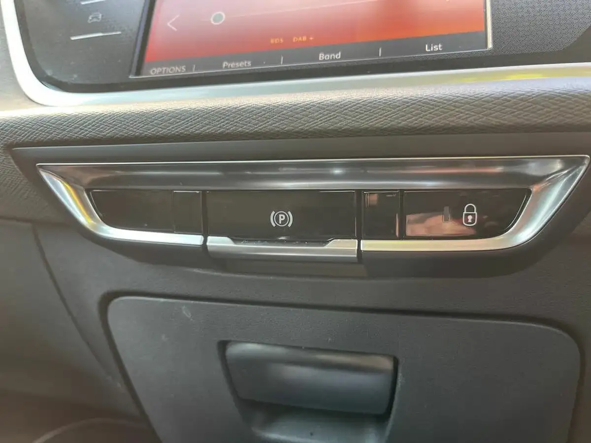 2022-citroen-grand-c4-spacetourer-12-puretech-sense-eat8-big-27