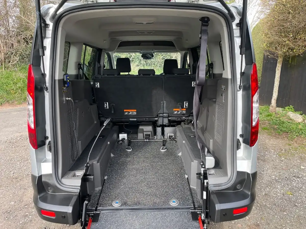 2021-ford-grand-tourneo-connect-15-zetec-120ps-big-2