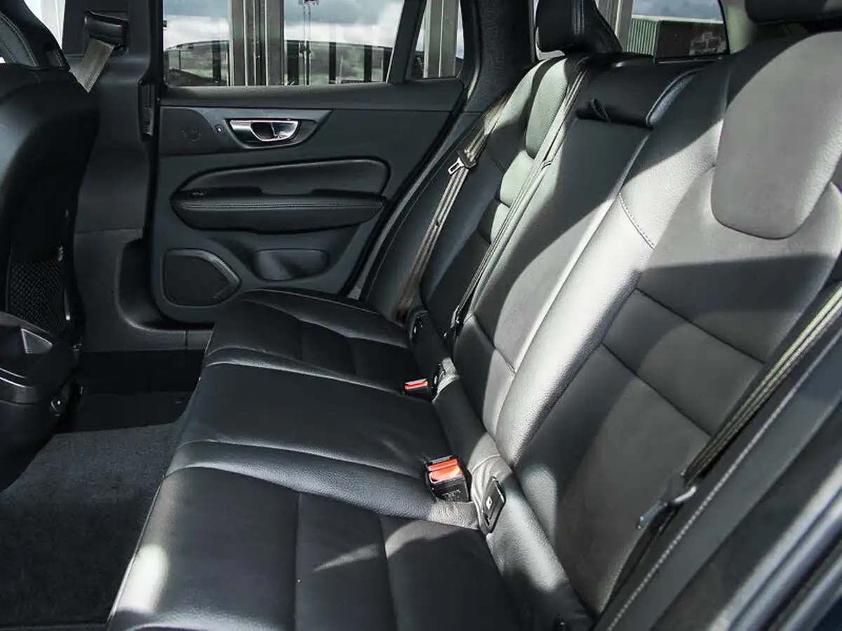 2021-volvo-v60-20td-b4-cross-country-big-5