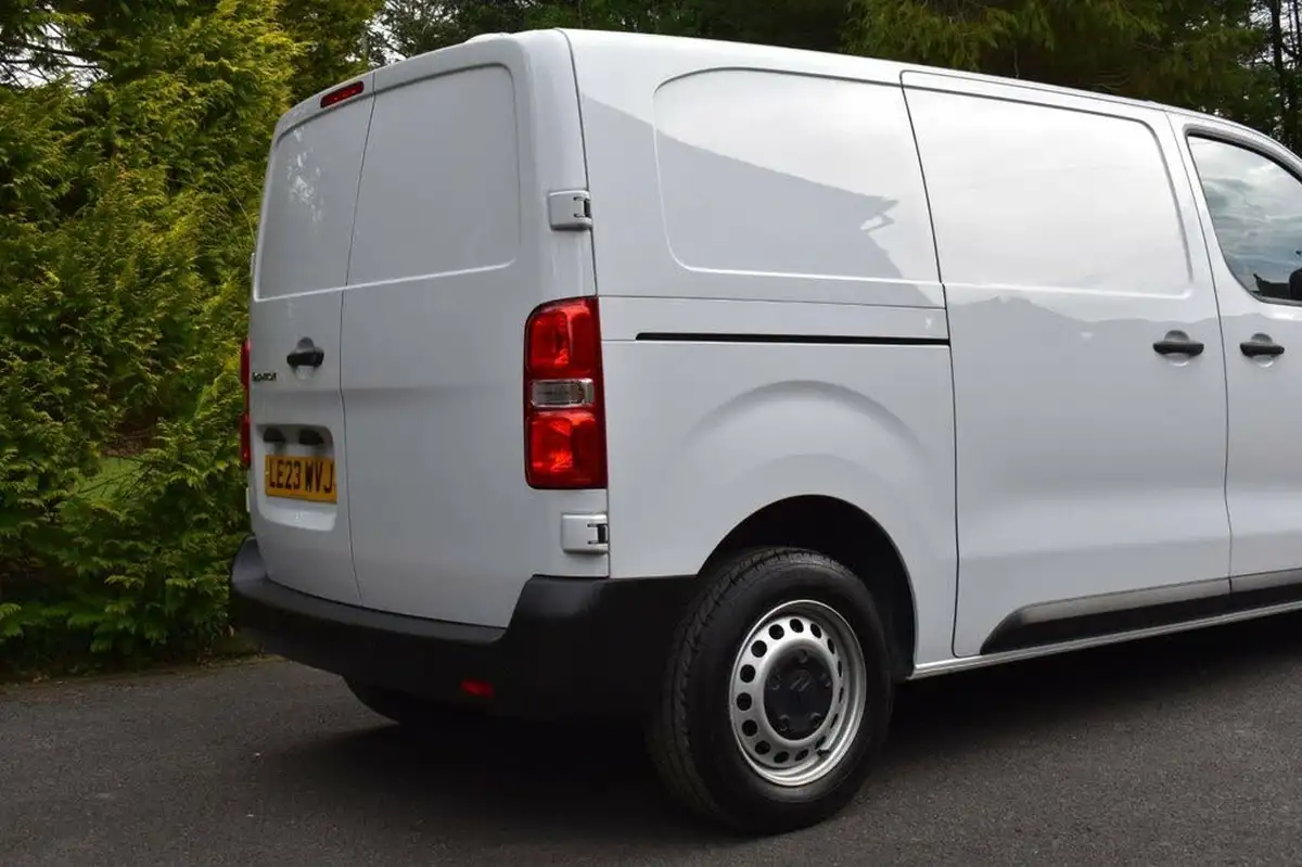 2023-citroen-dispatch-15bluehdi-enterprise-edition-m-big-28