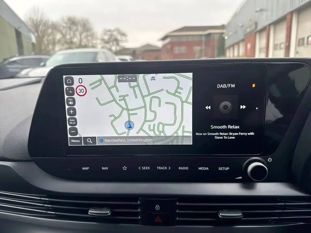 2024-hyundai-i20-10-t-gdi-premium-dct-big-18