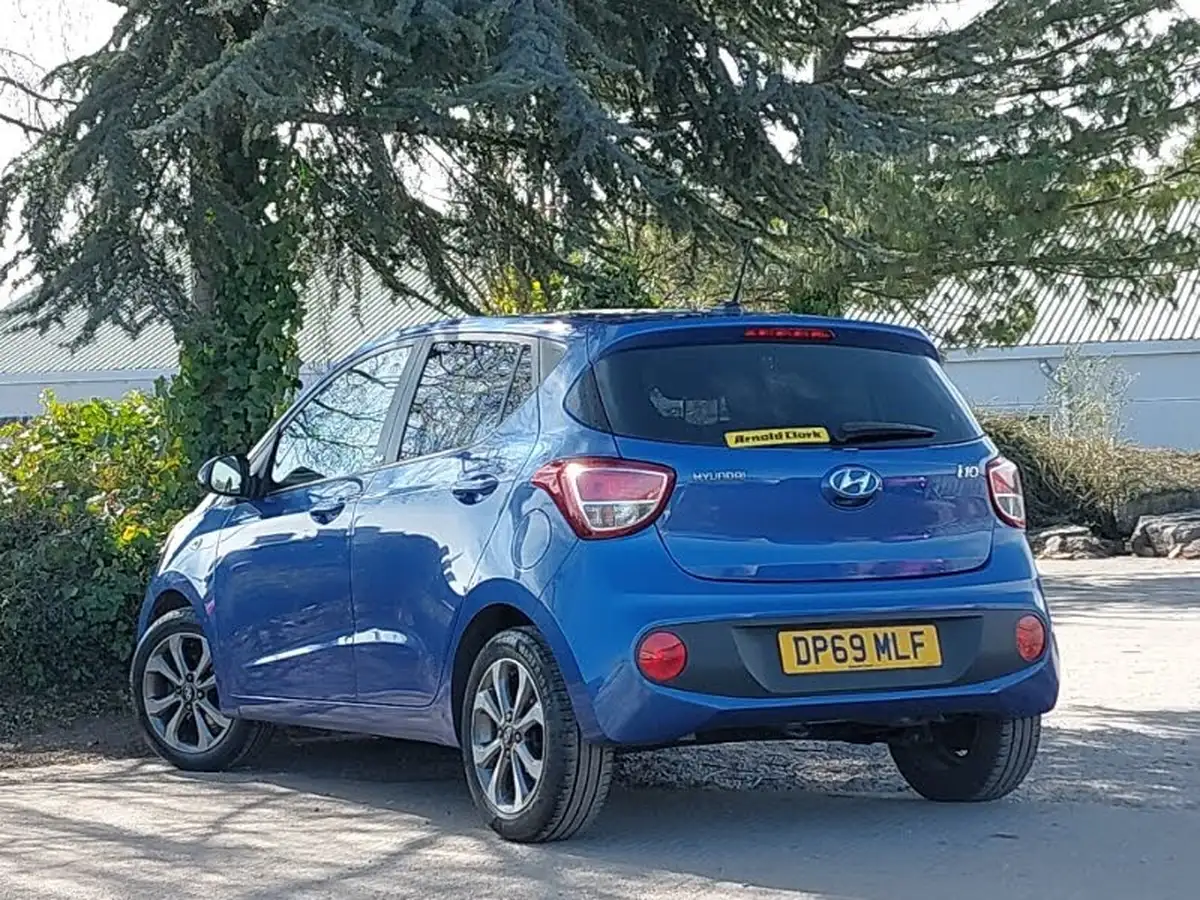 2019-hyundai-i10-10-play-big-1