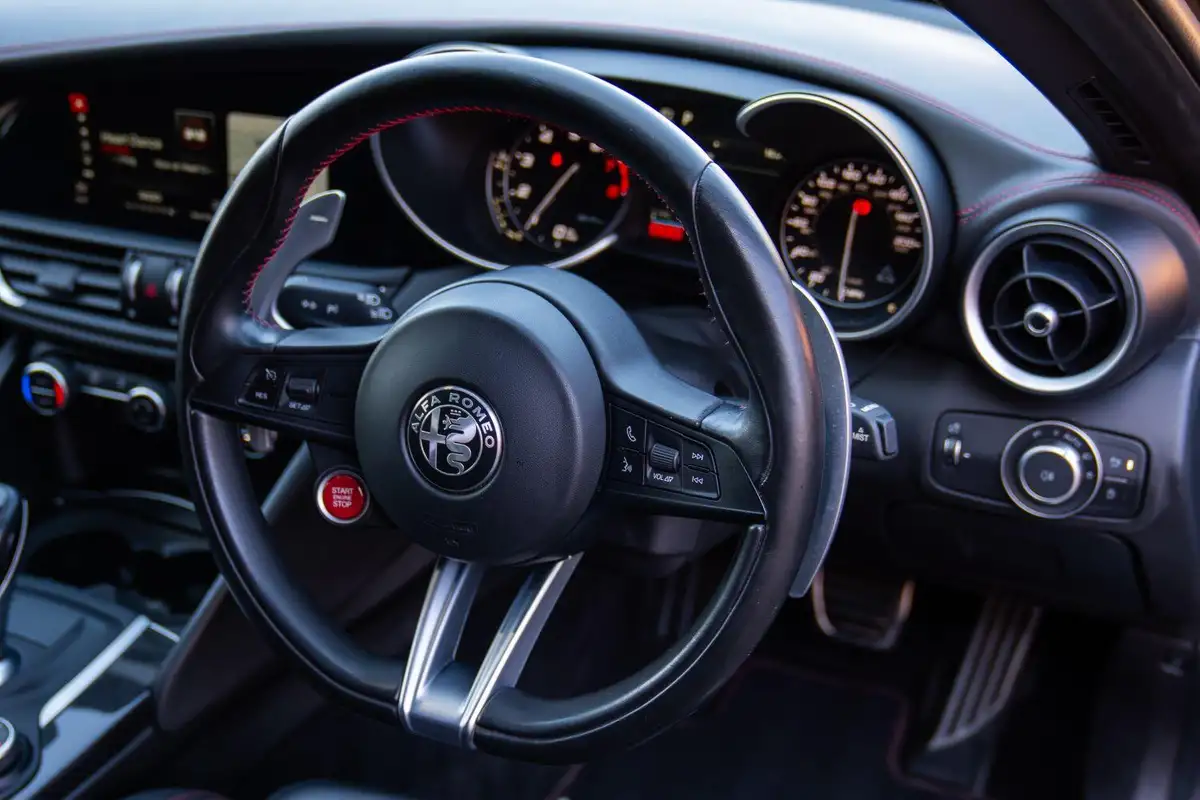 2020-alfa-romeo-giulia-29-biturbo-quadrifoglio-ss-big-51