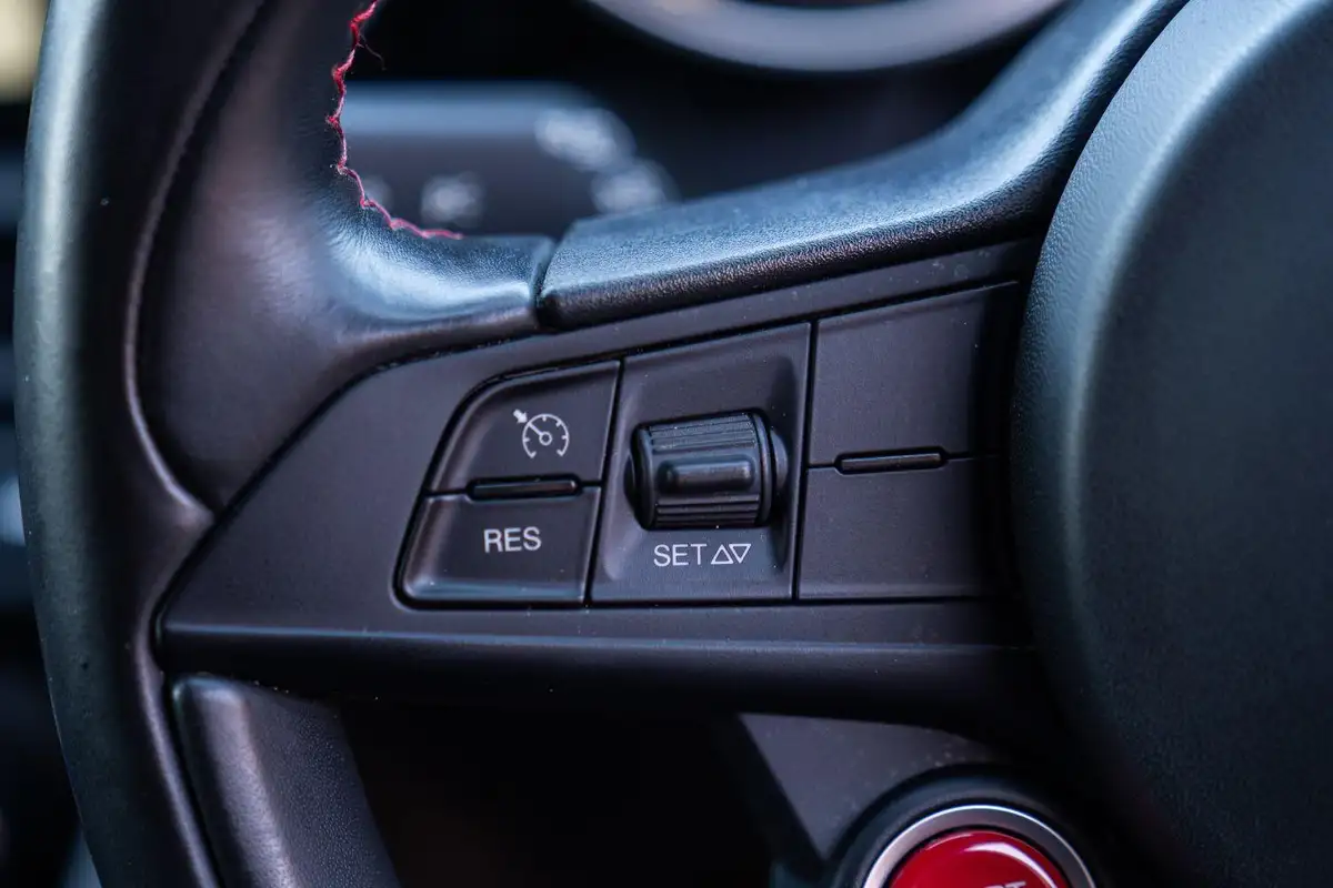 2020-alfa-romeo-giulia-29-biturbo-quadrifoglio-ss-big-75