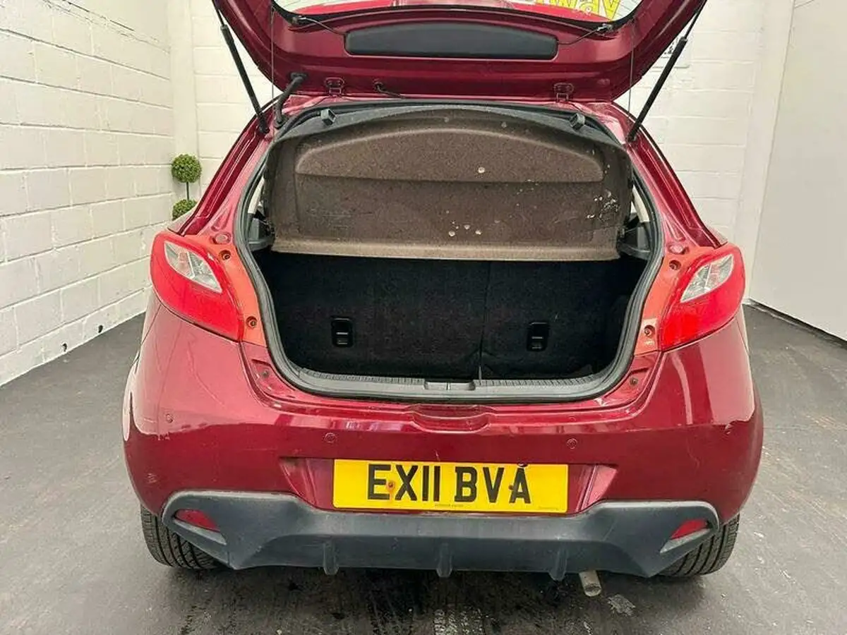 2011-mazda-mazda2-13-takuya-big-44
