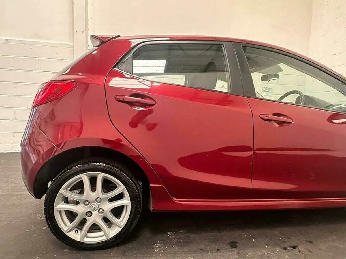 2011-mazda-mazda2-13-takuya-big-16