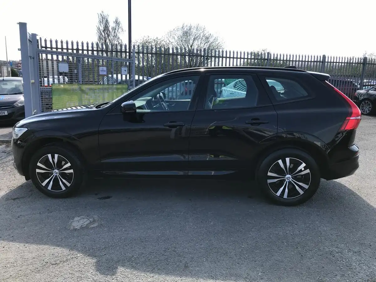 2022-volvo-xc60-20-b5-core-big-4