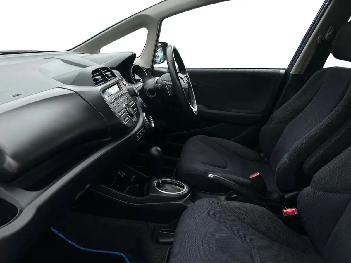 2013-honda-jazz-13-hs-big-9