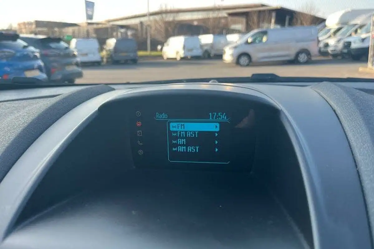 2015-ford-fiesta-125-zetec-5d-big-31