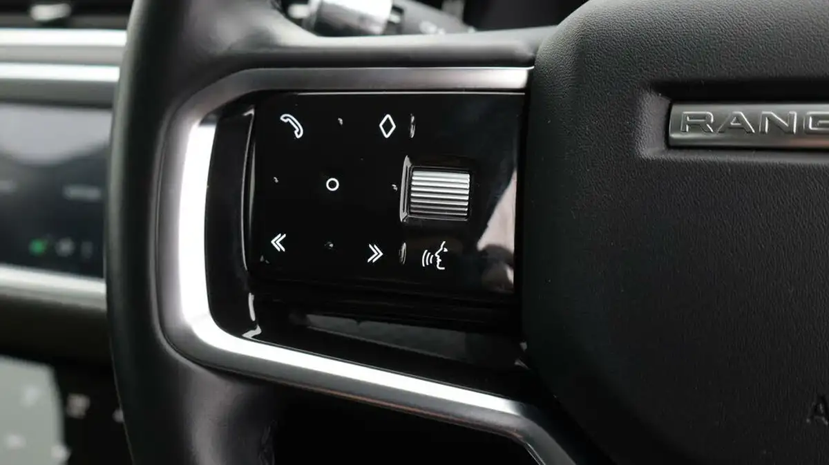 2021-land-rover-range-rover-evoque-20-p200-big-24