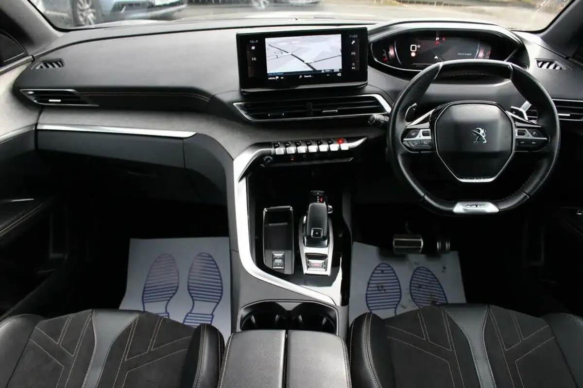 2021-peugeot-5008-suv-16-puretech-gt-big-3
