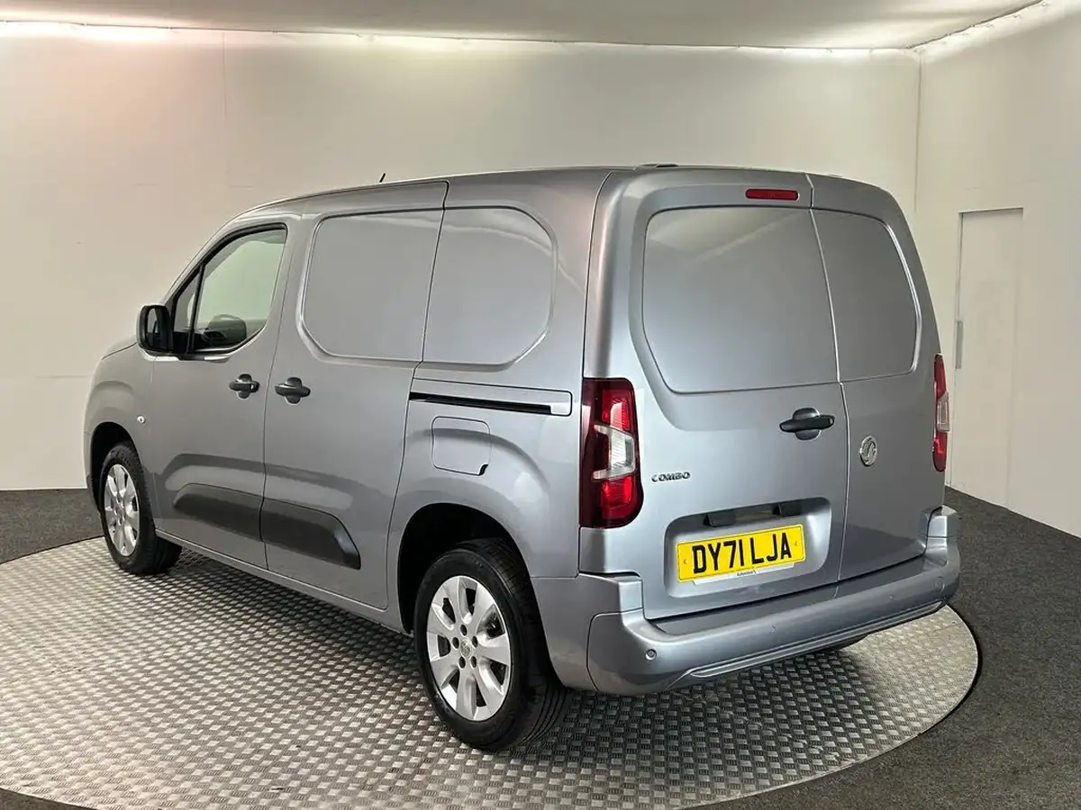 2021-vauxhall-combo-15cdti-griffin-2000-big-6