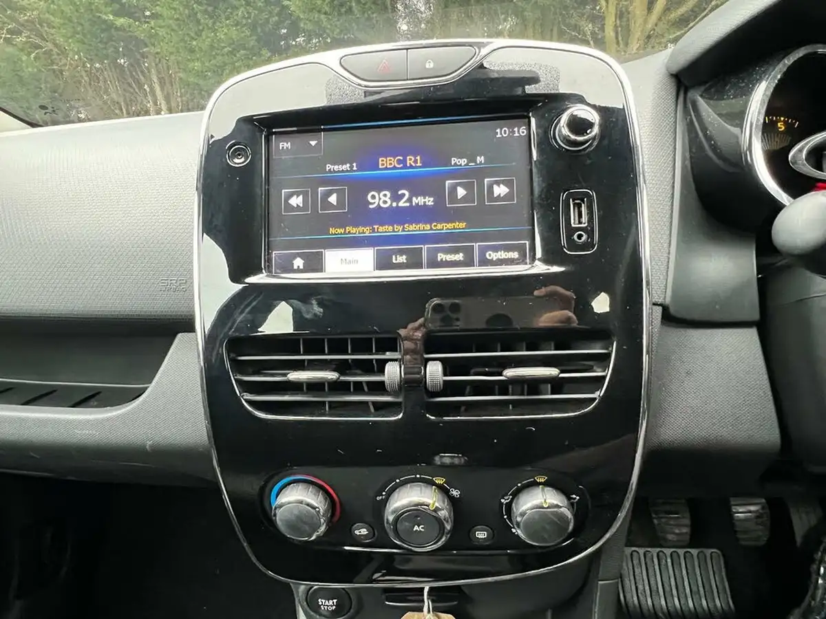 2014-renault-clio-15td-dynamique-medianavss-big-26