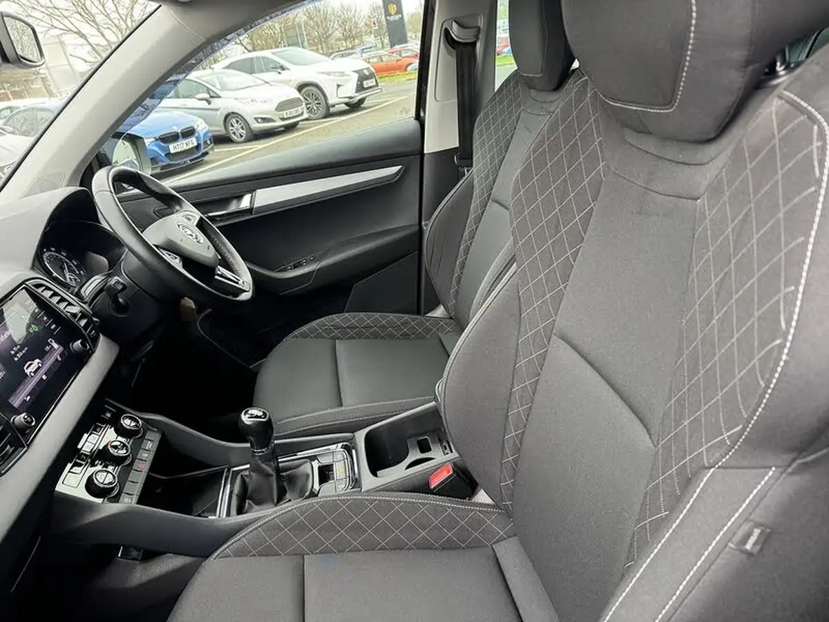 2018-skoda-karoq-16tdi-se-scr-1596cc-big-52
