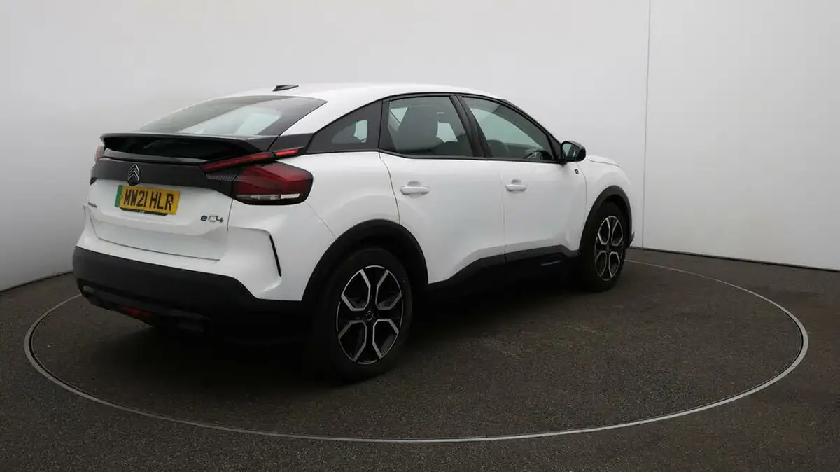 2021-citroen-c4-e-sense-plus-big-48
