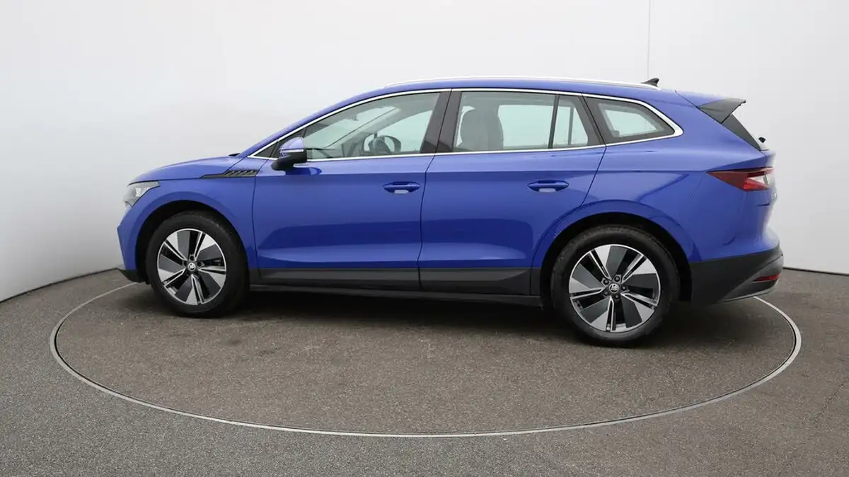 2022-skoda-enyaq-e-80-82-kwh-big-56
