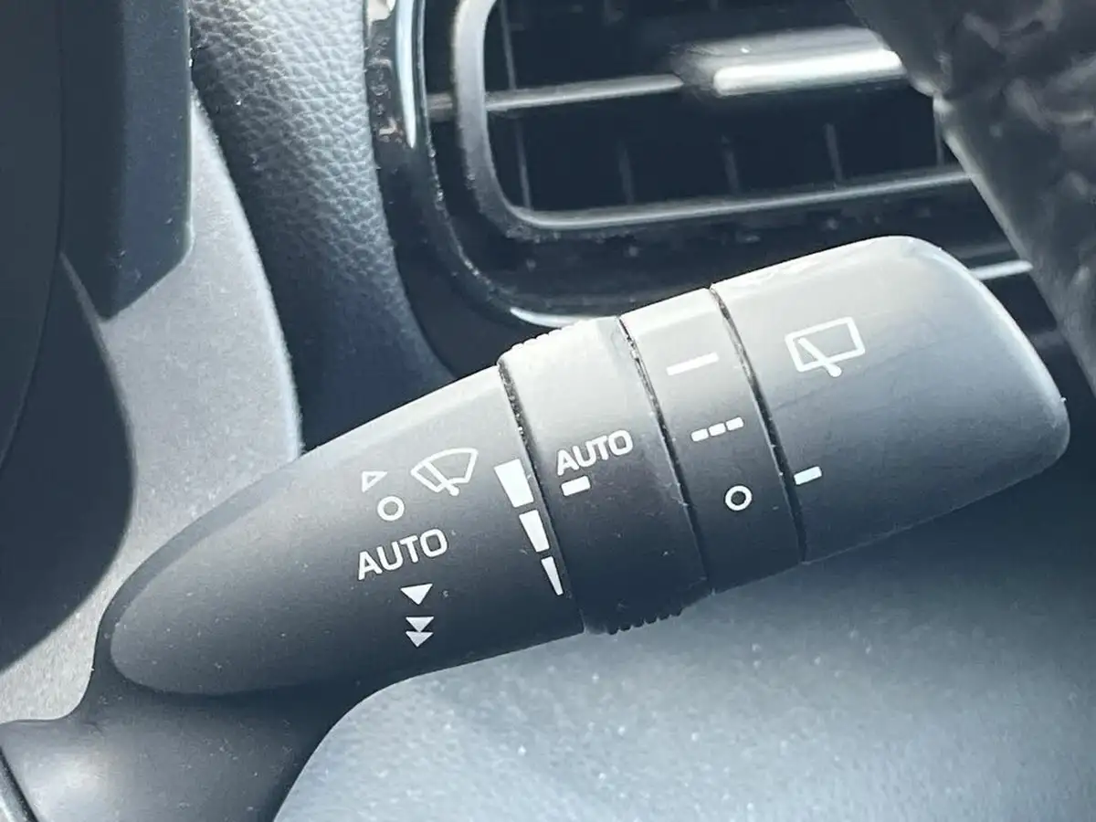 2021-toyota-yaris-15-vvt-i-icon-114bhp-hybrid-1490cc-e-cvt-big-24