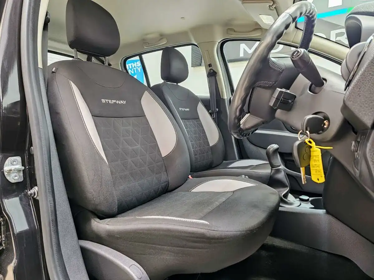 2014-dacia-sandero-stepway-09-laureate-big-23