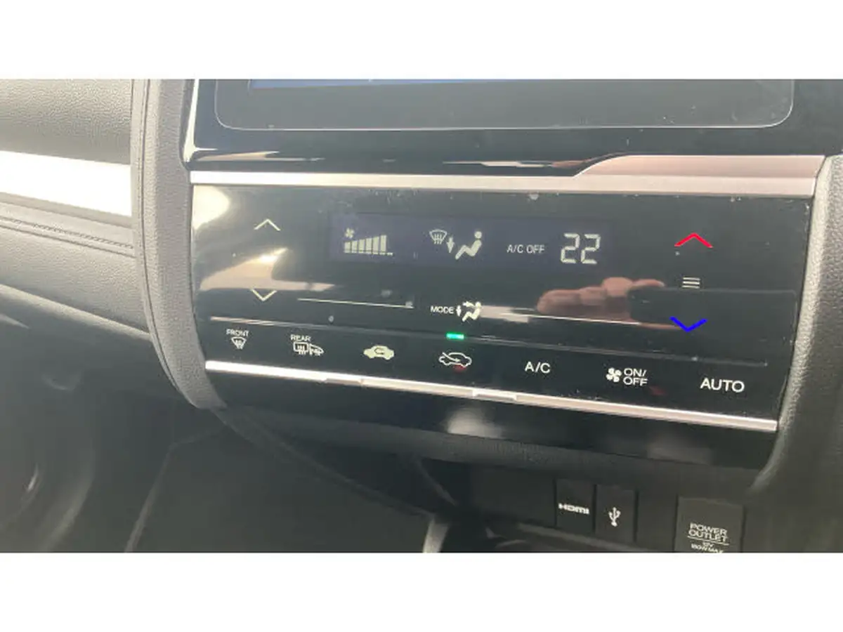 2016-honda-jazz-13-i-vtec-ex-navi-cvt-big-25