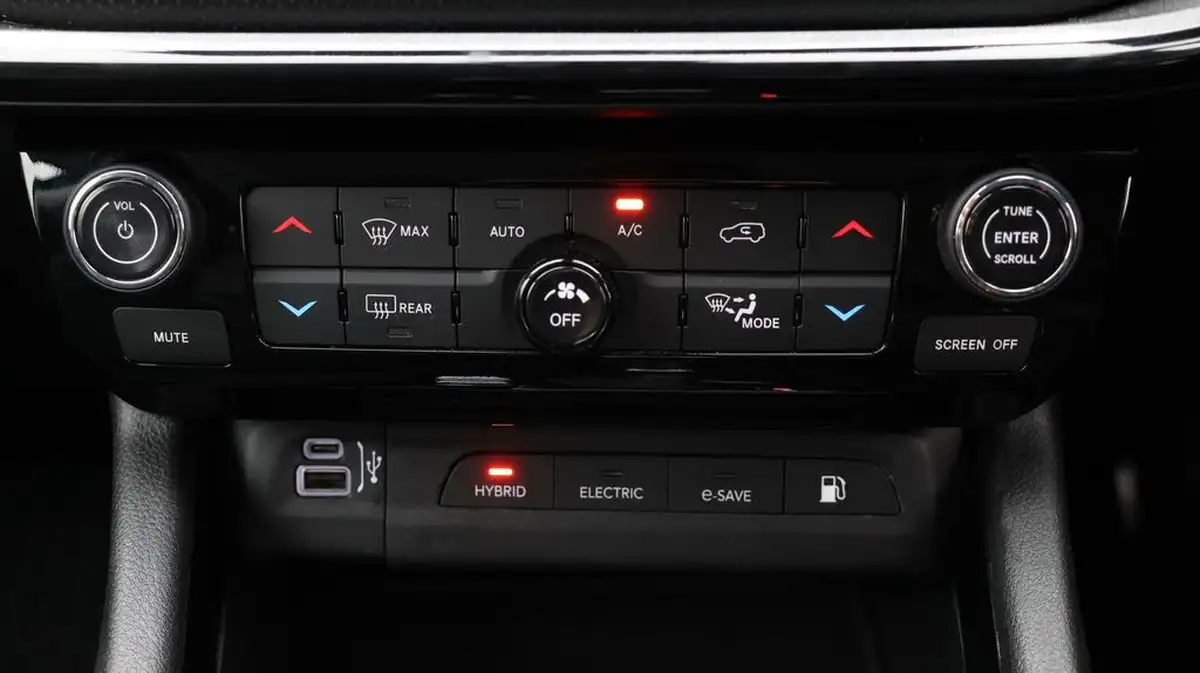 2023-jeep-compass-13-gse-trailhawk-big-12