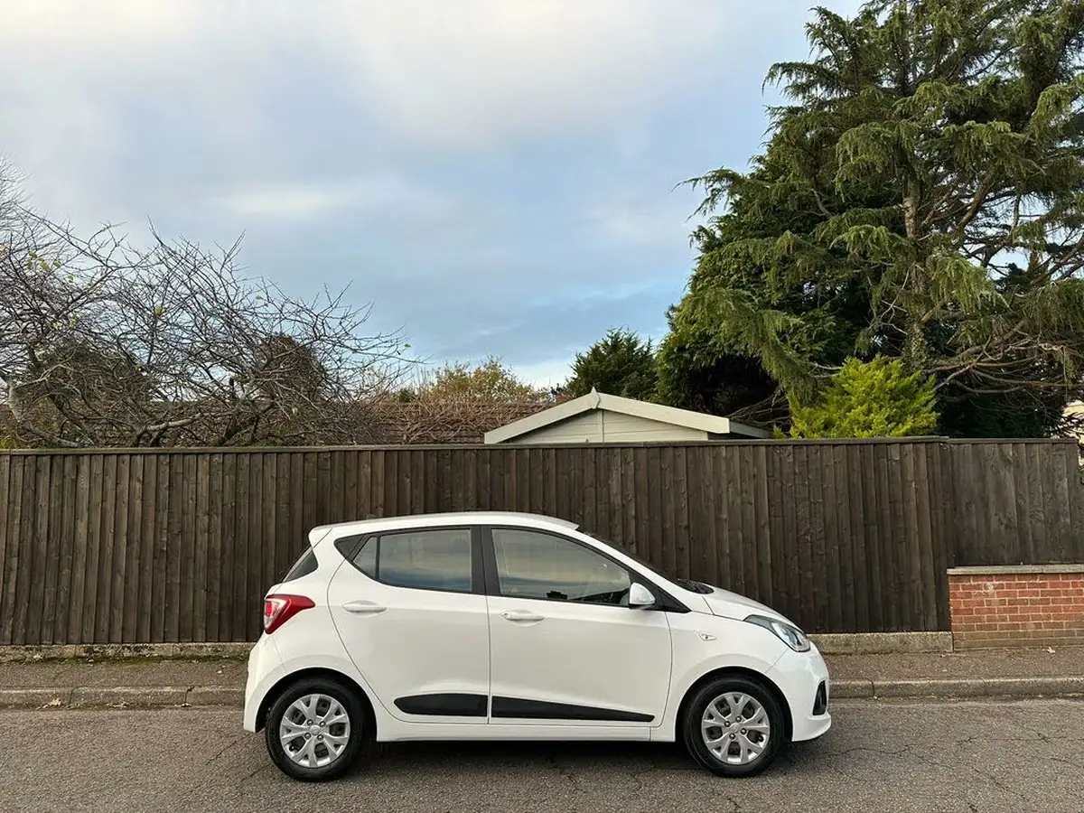 2014-hyundai-i10-12-se-big-1