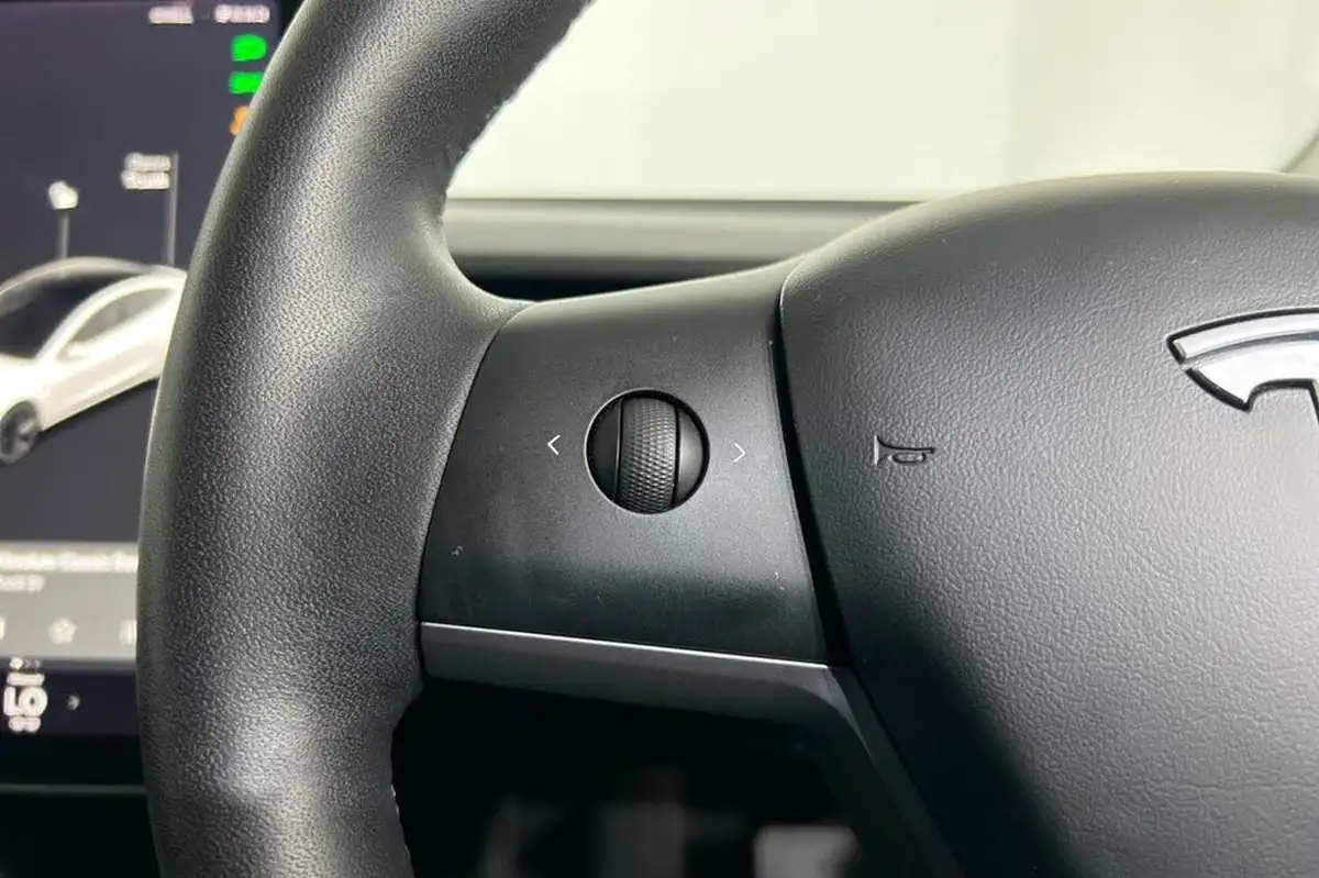 2020-tesla-model-3-e-long-range-big-24