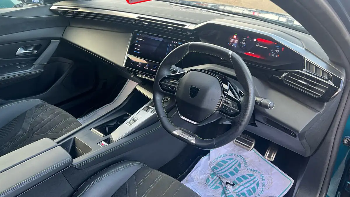 2023-peugeot-408-12-puretech-gt-130ps-ss-eat8-big-10