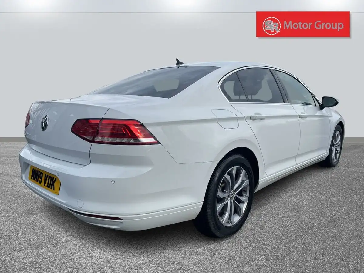 2019-volkswagen-passat-20tdi-se-business-ss-saloon-4d-big-11