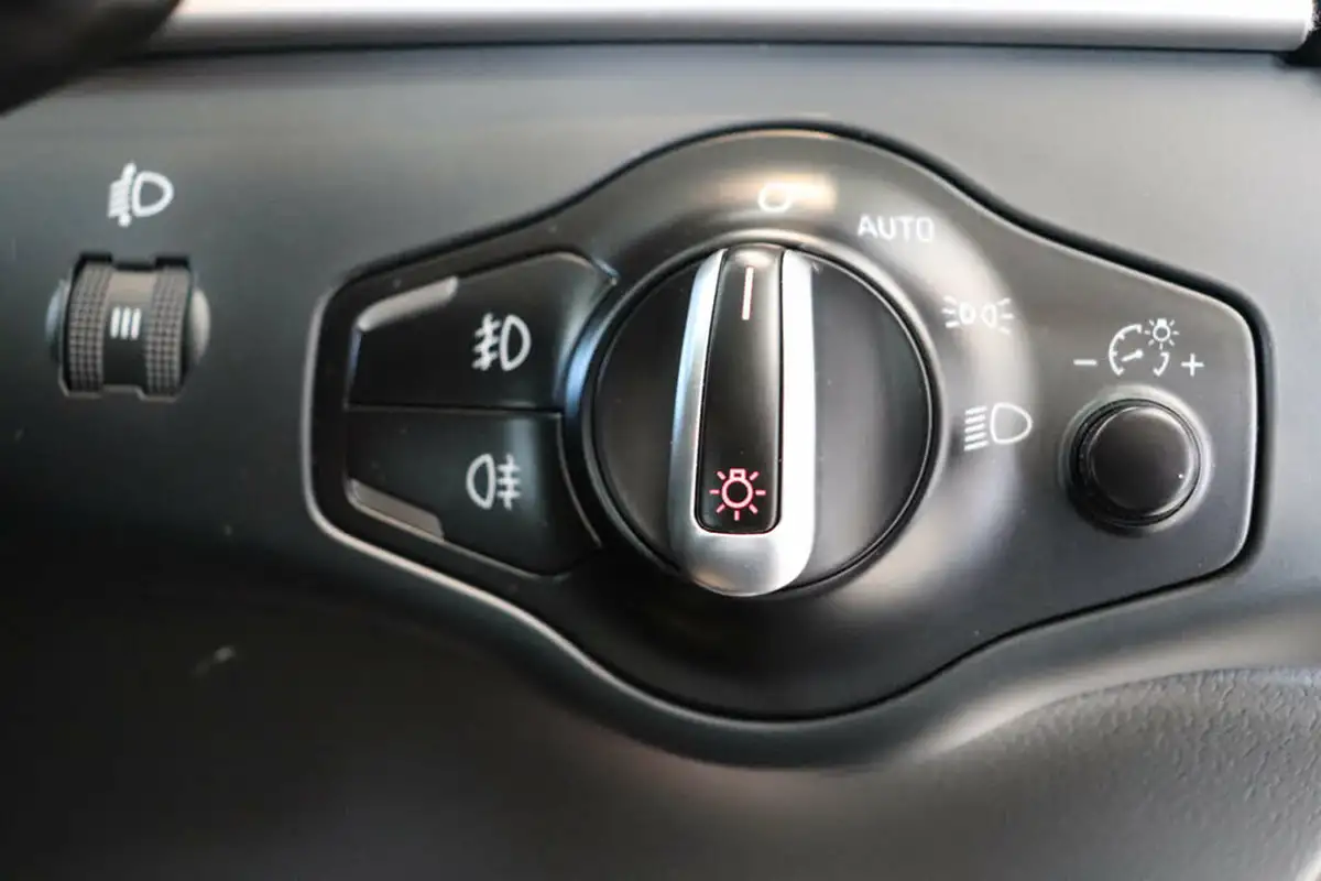 2014-audi-a4-avant-20td-se-technik-177ps-avant-big-52