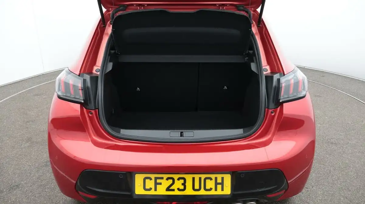 2023-peugeot-208-12-puretech-allure-premium-130ps-eat8-big-17