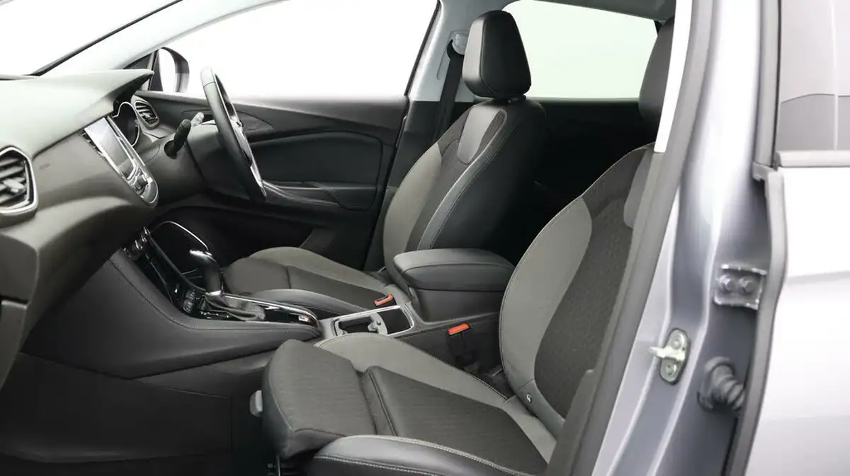 2020-vauxhall-grandland-x-12-sri-nav-auto-big-13
