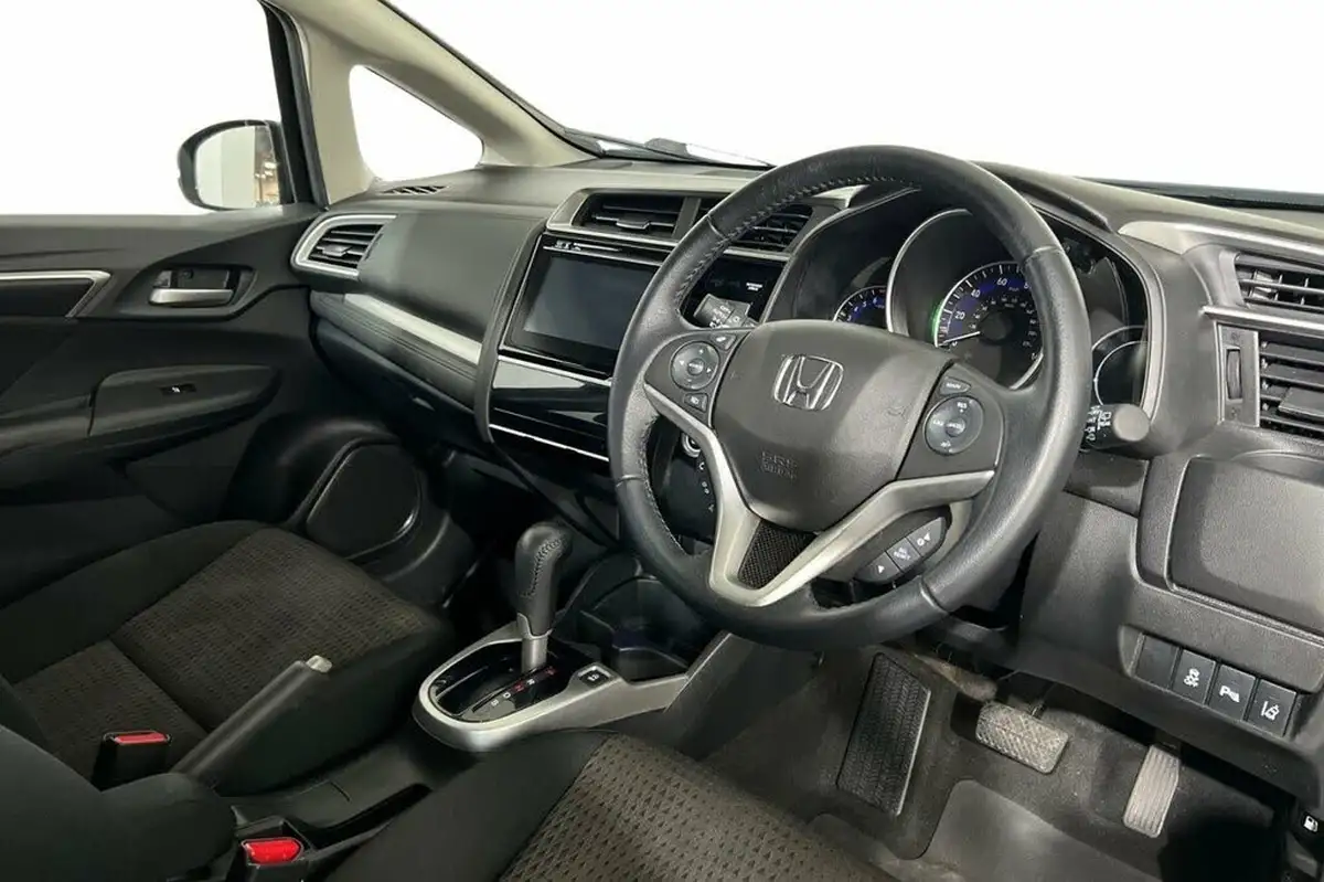 2020-honda-jazz-13-i-vtec-ex-navi-cvt-big-8