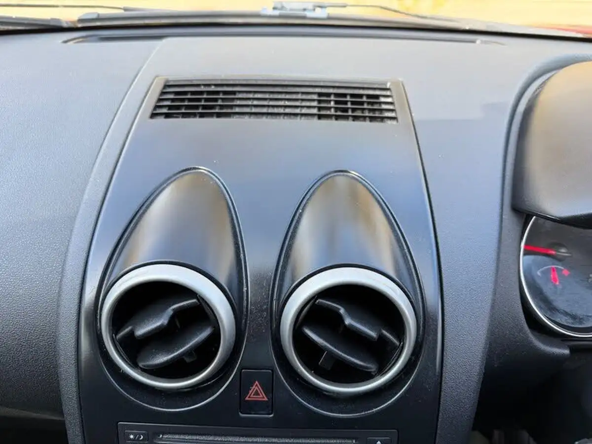 2012-nissan-qashqai-15td-n-tec-big-24