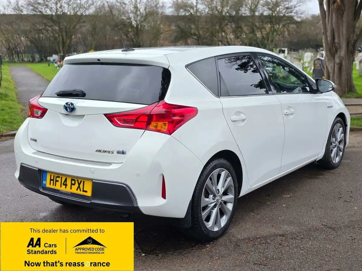 2014-toyota-auris-18-vvt-i-hsd-excel-hatchback-e-cvt-big-18