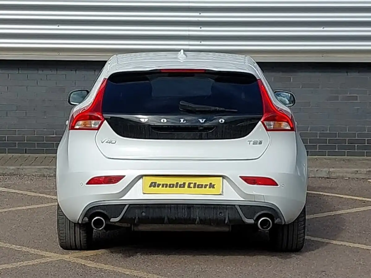 2019-volvo-v40-20-t2-r-design-pro-big-18