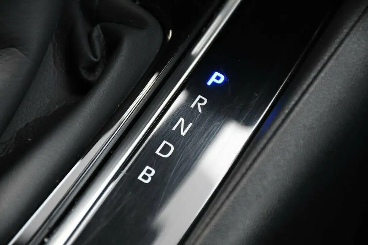 2022-toyota-corolla-18-vvt-i-icon-tech-spare-wheel-touring-sports-5d-big-20