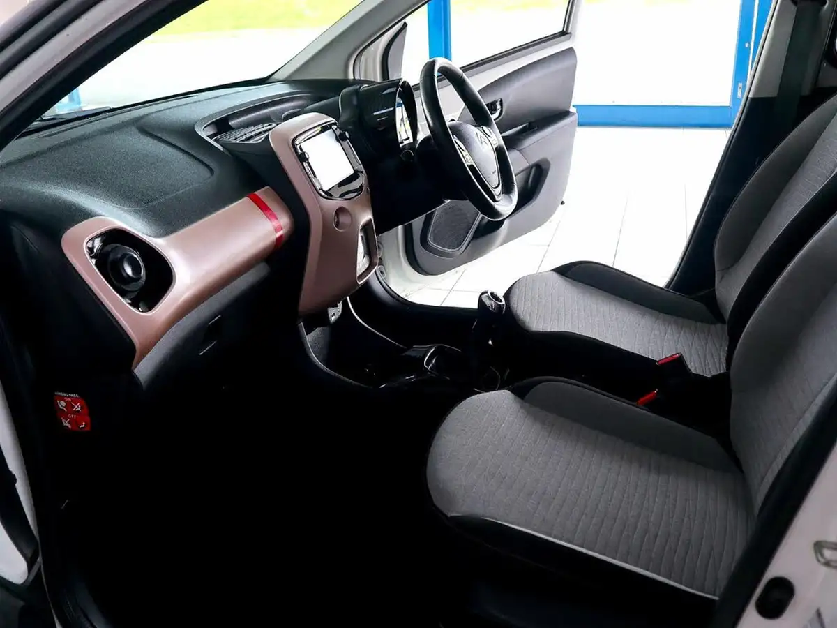 2018-citroen-c1-10-vti-elle-big-3