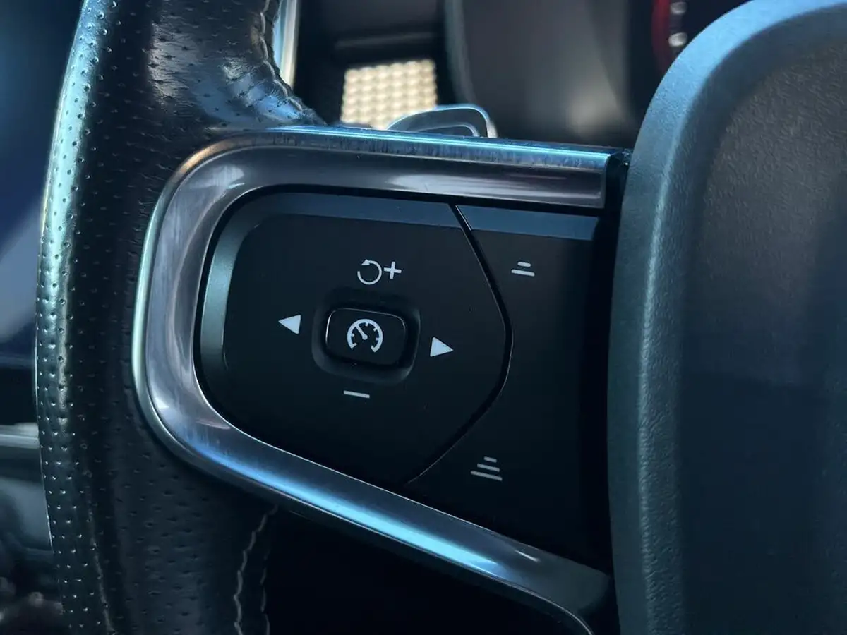 2020-volvo-xc40-20-t4-r-design-awd-big-15