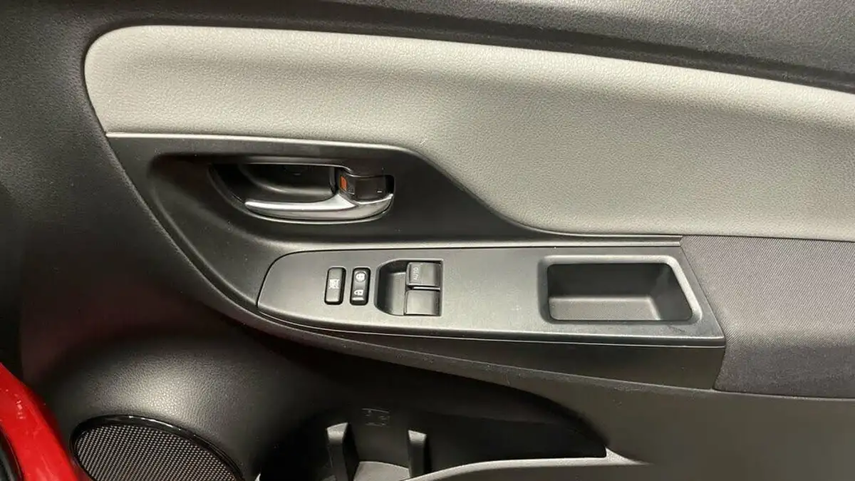2019-toyota-yaris-15-vvt-i-icon-tech-111bhp-1496cc-cvt-big-23