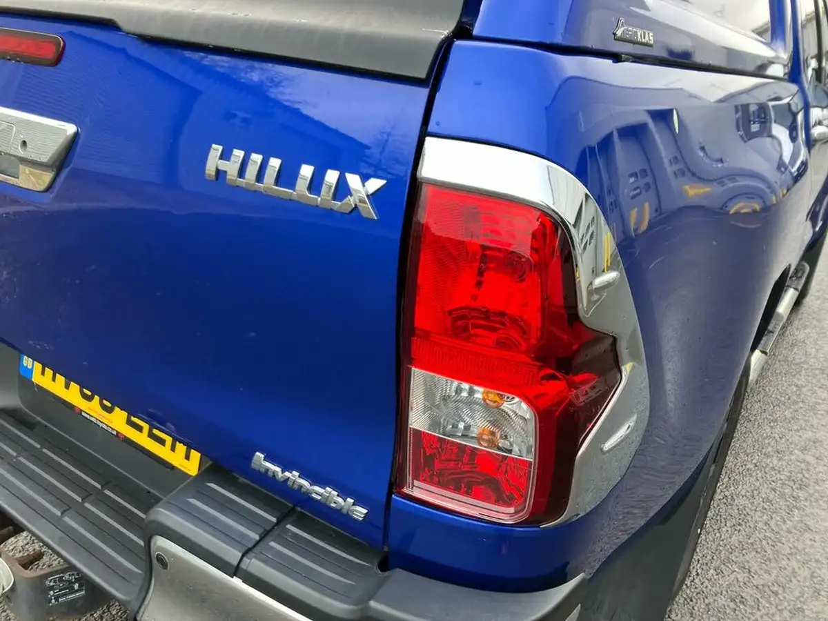 2016-toyota-hi-lux-24d-invincible-x-auto-big-19